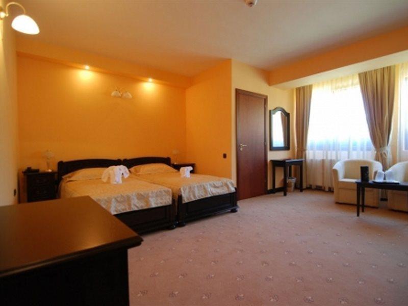 Grand Hotel Perla Ciucasului Tarlungeni Bagian luar foto