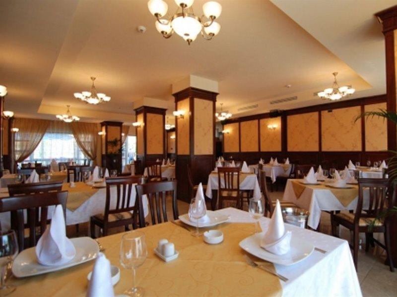 Grand Hotel Perla Ciucasului Tarlungeni Bagian luar foto