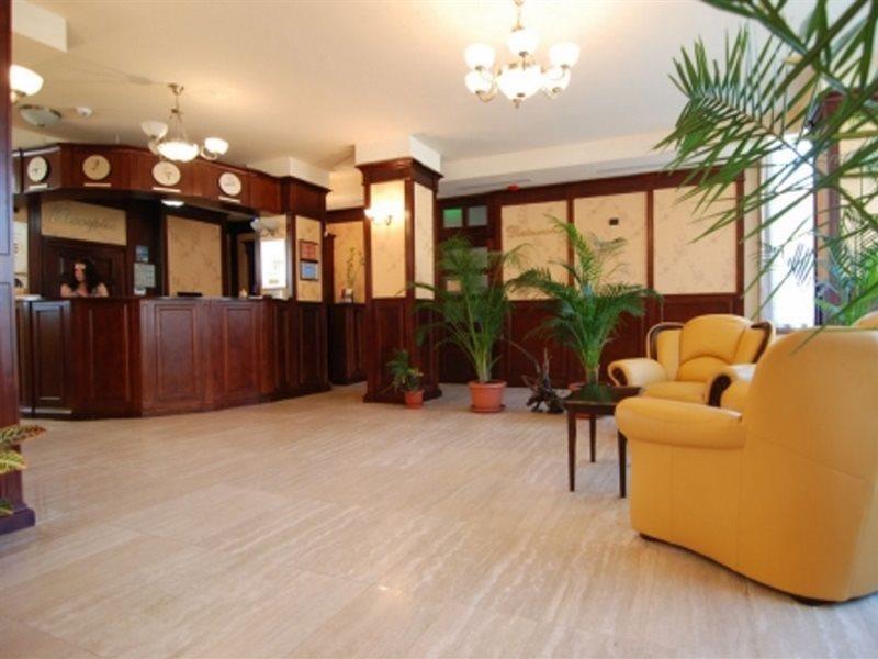 Grand Hotel Perla Ciucasului Tarlungeni Bagian luar foto
