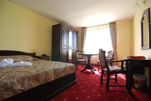 Grand Hotel Perla Ciucasului Tarlungeni Bagian luar foto
