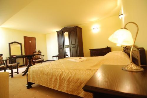 Grand Hotel Perla Ciucasului Tarlungeni Bagian luar foto