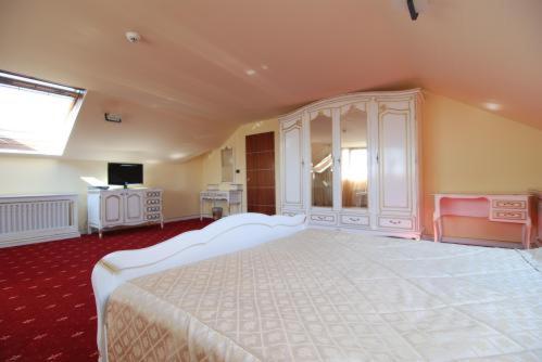 Grand Hotel Perla Ciucasului Tarlungeni Bagian luar foto