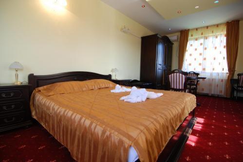 Grand Hotel Perla Ciucasului Tarlungeni Bagian luar foto